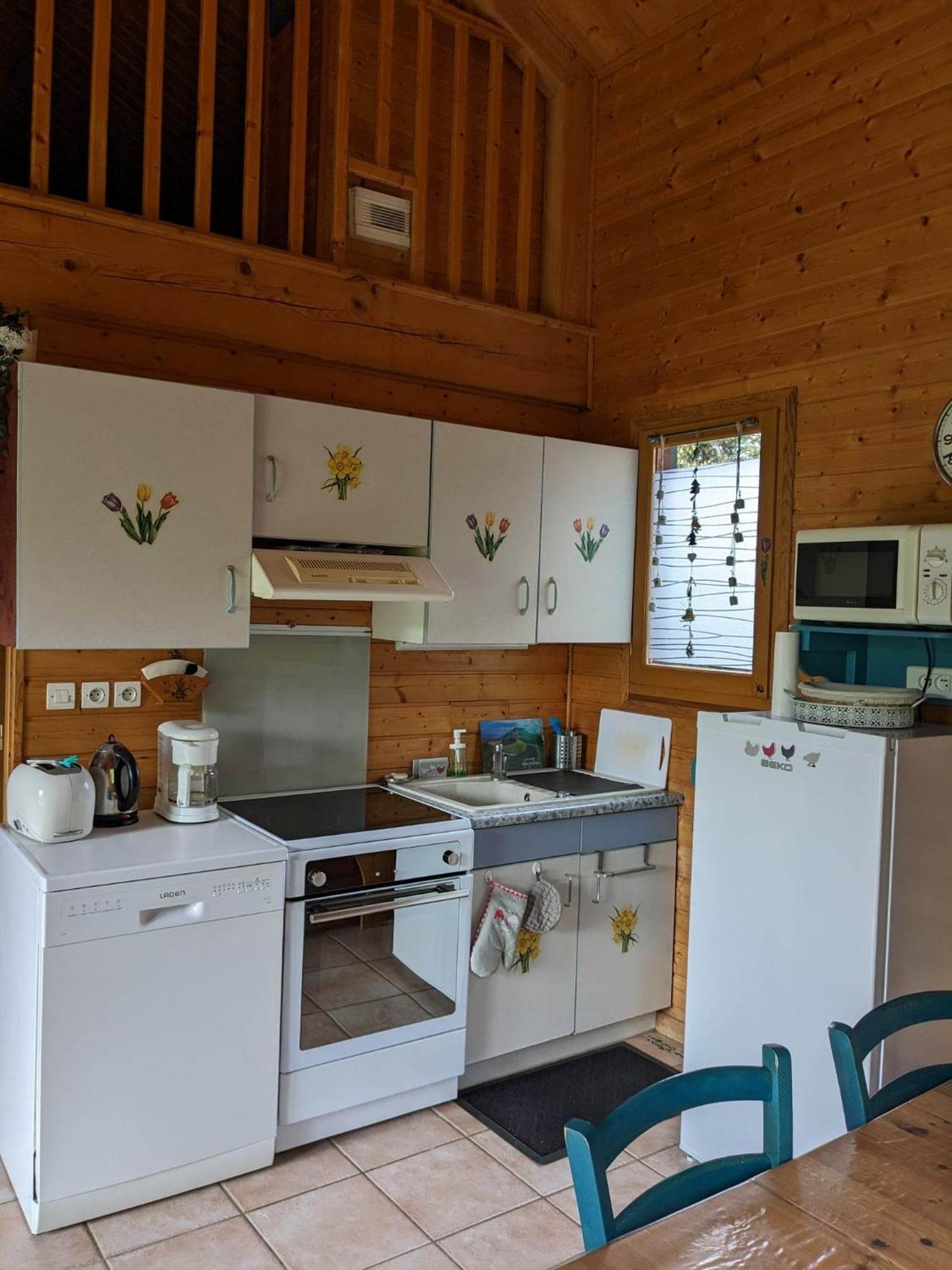Les Chalets De La Vigne Grande Saint-Floret エクステリア 写真